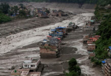 Riada en Nepal deja más de 800 muertos y más de 3,000 desaparecidos