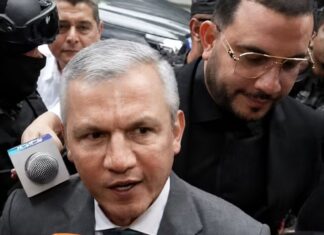 Roosevelt Hernández comparece ante la justicia por presuntos ataques a la libertad de prensa