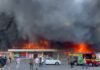Al menos 15 muertos y 130 heridos tras ataque ruso contra centro comercial en Ucrania