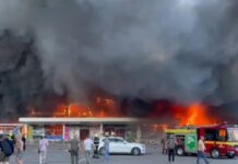Al menos 15 muertos y 130 heridos tras ataque ruso contra centro comercial en Ucrania
