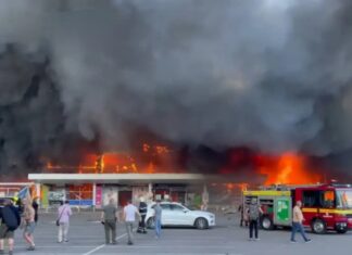Al menos 15 muertos y 130 heridos tras ataque ruso contra centro comercial en Ucrania