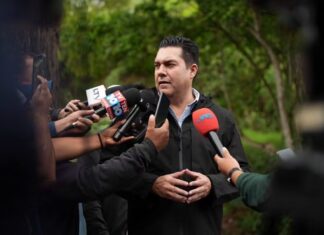 Alcaldía advierte sanciones por cobros excesivos de agua ante crisis hídrica en la capital