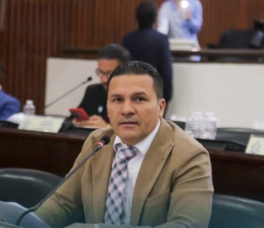 Diputado Cárlenton Dávila denuncia represalias tras anunciar su voto contra reformas energéticas
