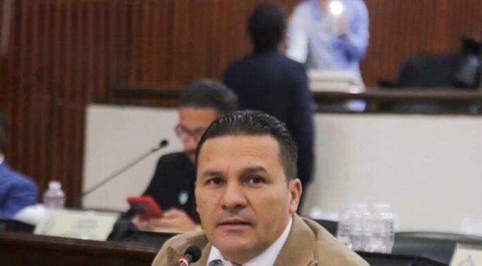 Diputado Cárlenton Dávila denuncia represalias tras anunciar su voto contra reformas energéticas