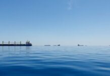 Nueva escalada en el mar Rojo: hutíes atacan con misiles dos petroleros saudíes