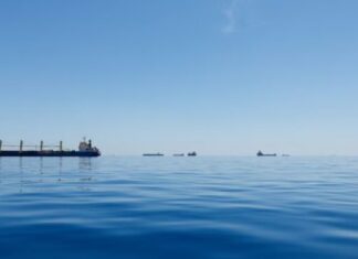 Nueva escalada en el mar Rojo: hutíes atacan con misiles dos petroleros saudíes