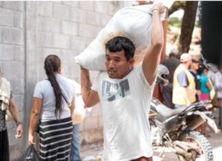«No tenemos que ver colores políticos», afirma Tomás Zambrano en entrega de ayuda humanitaria