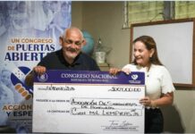 Congreso ayuda con 100.000 lempiras a la Asociación de Sordociegos de Honduras