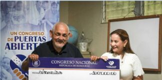Congreso ayuda con 100.000 lempiras a la Asociación de Sordociegos de Honduras