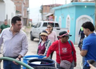 AMDC distribuye agua potable de forma gratuita para atender la emergencia hídrica en la capital