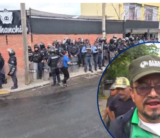 Antimotines desalojan con gases y tanqueta a campesinos que protestaban frente al INA