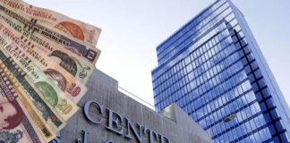 Empleados públicos recibirán aumento de L1,200 tras acuerdo entre Gobierno, trabajadores y empresa privada