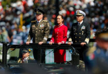 Sheinbaum llama a defender la soberanía de México durante desfile por la Independencia