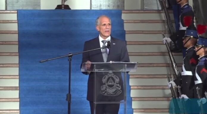 Presidente Asfura llama a honrar a Honduras todos los días: “La patria se construye haciendo las cosas bien”