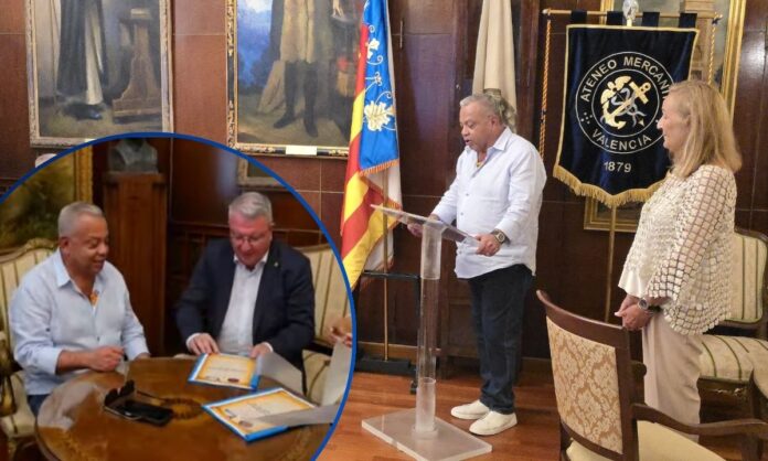 El-director-de-HCH-Eduardo-Maldonado-recibe-reconocimiento-como-huesped-distinguido-e-invitado-de-honor-en-el-Ateneo