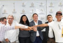 Gobierno logra acuerdo con transportistas y evita paro nacional del sector de carga
