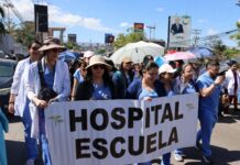 Médicos continúan asambleas informativas por segunda semana consecutiva