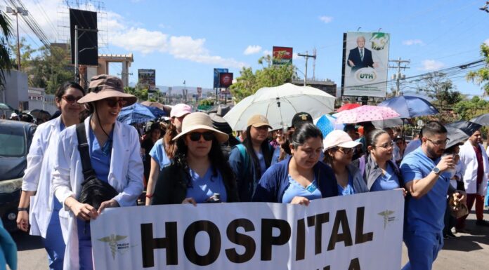 Médicos continúan asambleas informativas por segunda semana consecutiva