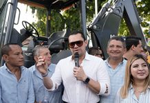 Orocuina recibe maquinaria para atender caminos de sus nueve aldeas por parte del presidente del Congreso Nacional ,Tomás Zambrano
