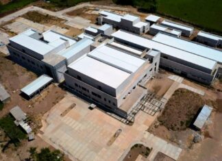 Pobladores de Salamá piden concluir hospital paralizado desde marzo