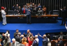 Senado de Brasil aprueba reducir la jornada laboral de 44 a 40 horas semanales