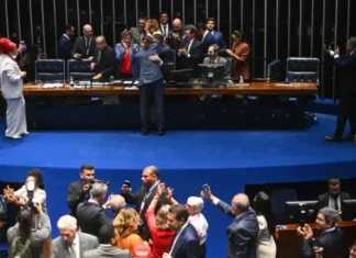Senado de Brasil aprueba reducir la jornada laboral de 44 a 40 horas semanales