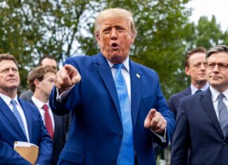 Trump atribuye las protestas en Francia a la migración y afirma que el islam busca “apoderarse” del país