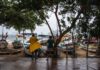 Huracán Simón se debilita a categoría 1 frente a México, pero mantiene alerta por lluvias