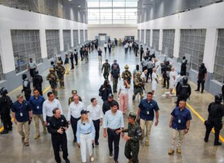 Laura Fernández se reúne con autoridades salvadoreñas antes de recorrer el CECOT