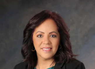 Arrestan a la alcaldesa de Kissimmee, Florida, por presunto robo mayor y esquema organizado para estafar