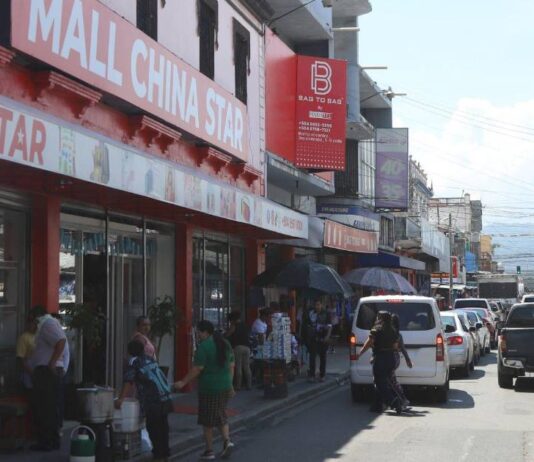 Gobierno anuncia controles más estrictos a comercios asiáticos para garantizar la calidad de los productos
