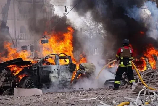 Ataque ruso en Kramatorsk deja al menos 30 civiles muertos
